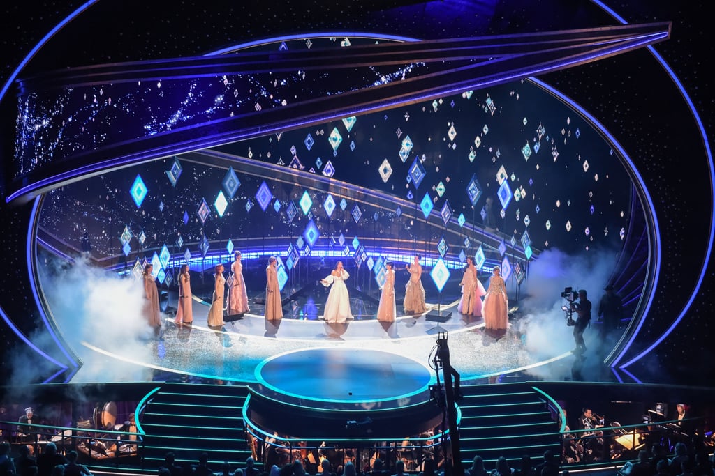 أداء النجمة إيدينا مينزيل خلال حفل جوائز الأوسكار 2020