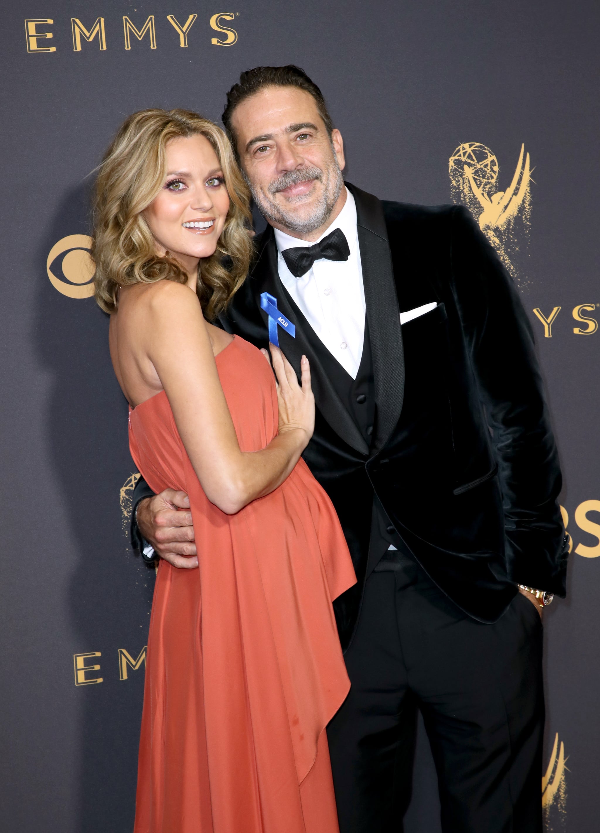LOS ANGELES, CA - SEPTEMBER 17:  Actors Hilarie Burton (L) and Jeffrey Dean Morgan attend the 69th Annual Primetime Emmy Awards - Arrivals at Microsoft Theater on September 17, 2017 in Los Angeles, California.  (Photo by David Livingston/Getty Images)