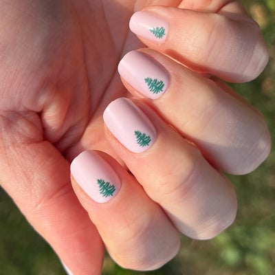 Press-On Nails: Olive & June Press-On in Evergreen Tree