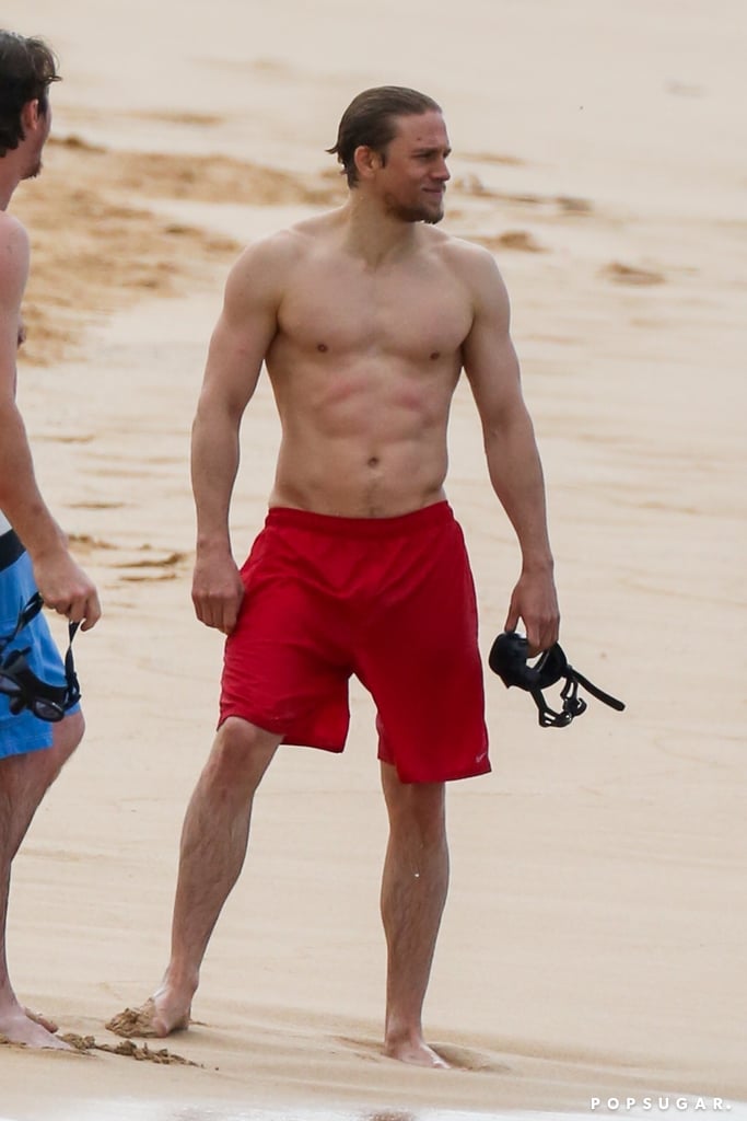 Shirtless-Charlie-Hunnam-Hawaii-Pictures