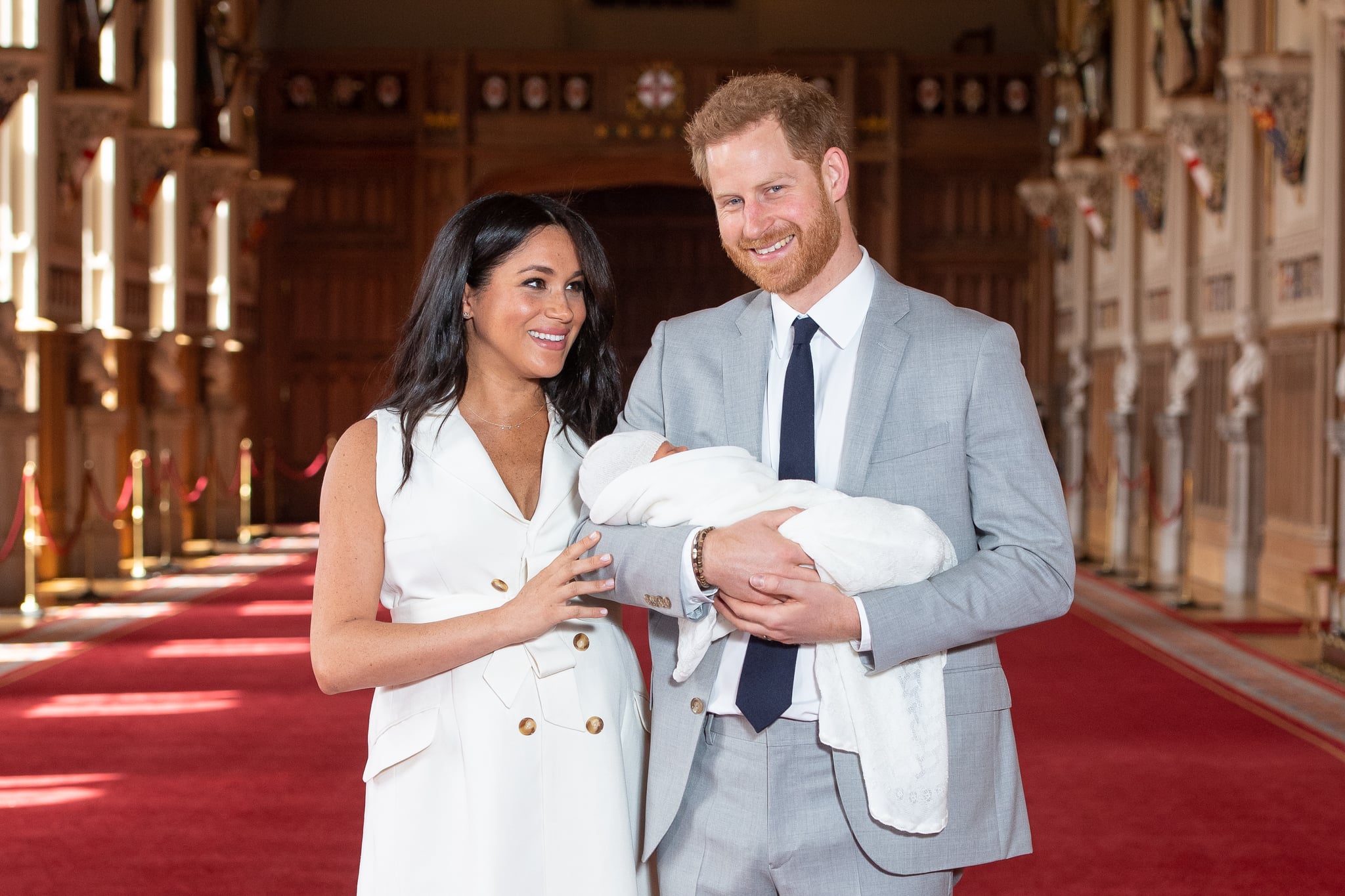 WINDSOR, ENGLAND - MAY 08: Prince Harry, Duke of Sussex and Meghan, Duchess of Sussex, pose with their newborn son during a photocall in St George's Hall at Windsor Castle on May 8, 2019 in Windsor, England. The Duchess of Sussex gave birth at 05:26 on Monday 06 May, 2019. (Photo by Dominic Lipinski - WPA Pool/Getty Images)