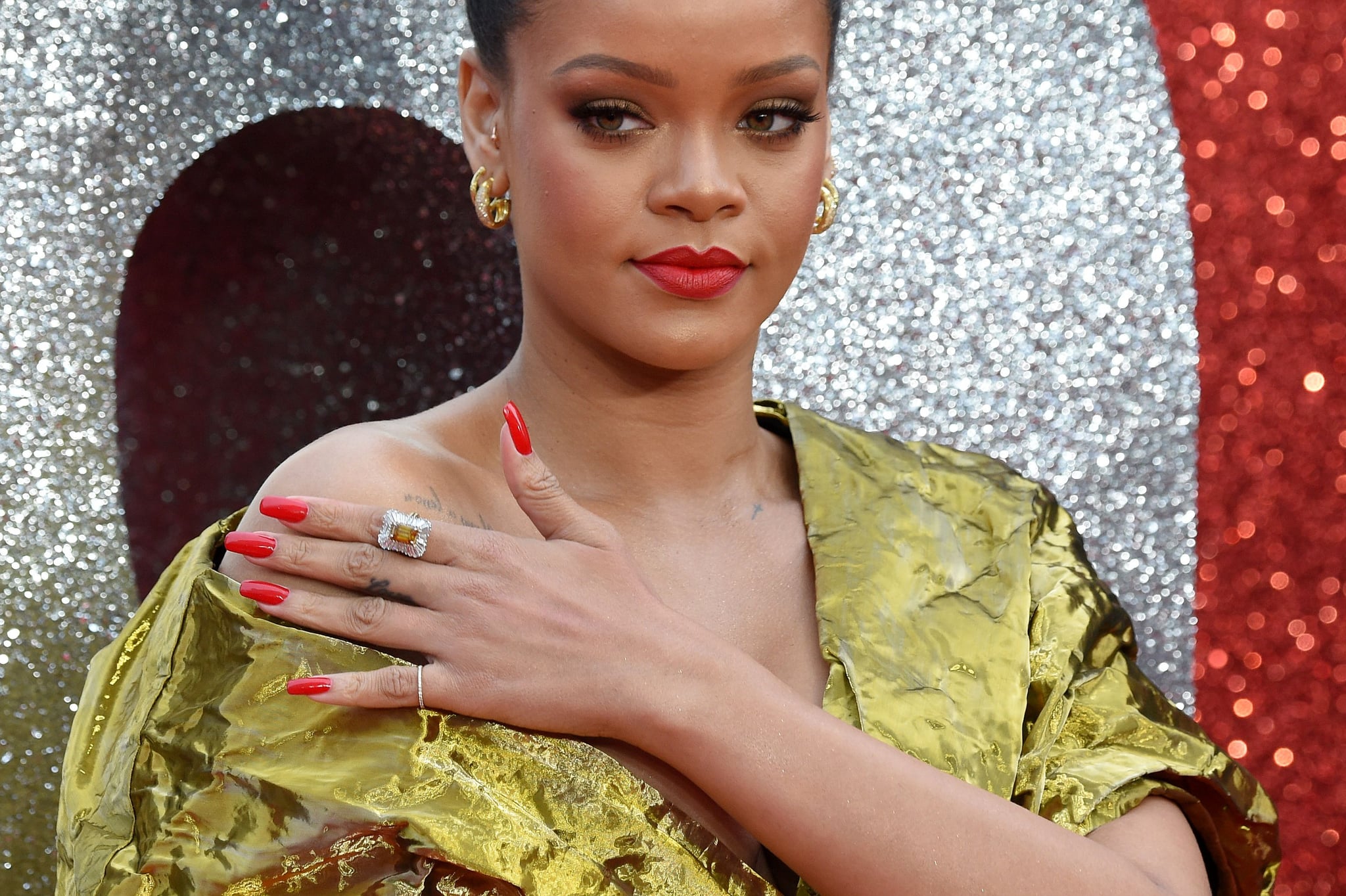 Rihanna S Gold Dress At Ocean S 8 Premiere In London Popsugar Fashion