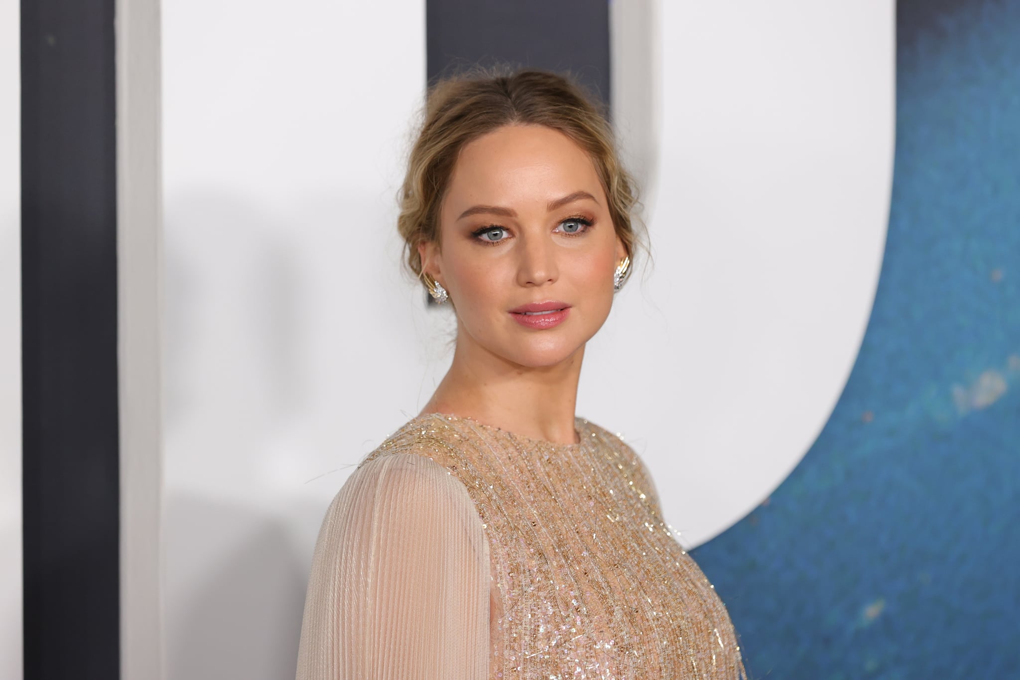 NEW YORK, NEW YORK - DECEMBER 05: Jennifer Lawrence attends the world premiere of Netflix's 