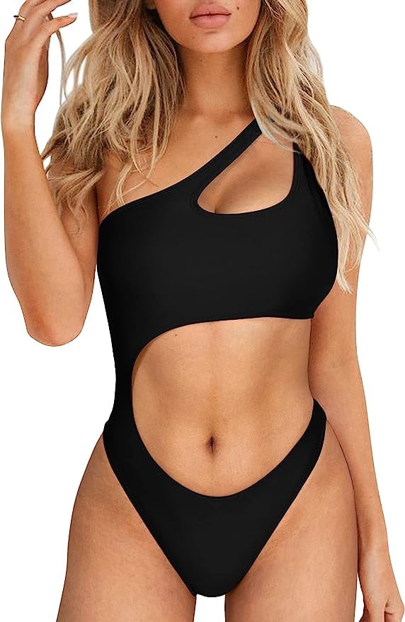 Beagimeg's one-shoulder swimsuit