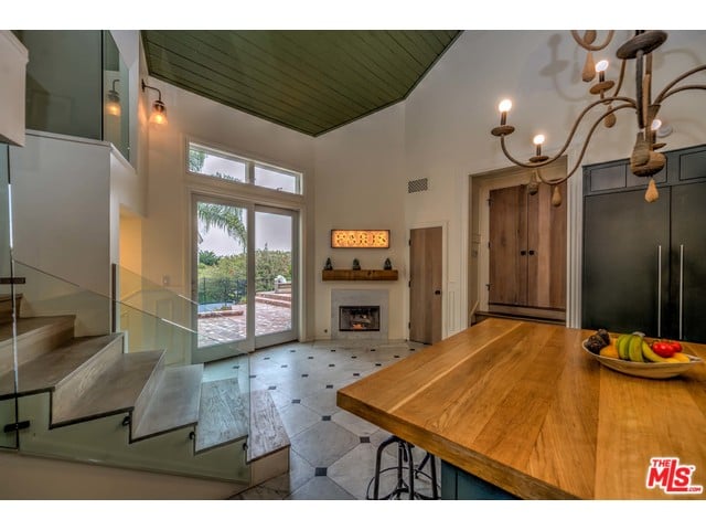 Chris Hemsworth and Elsa Pataky Selling Malibu Home