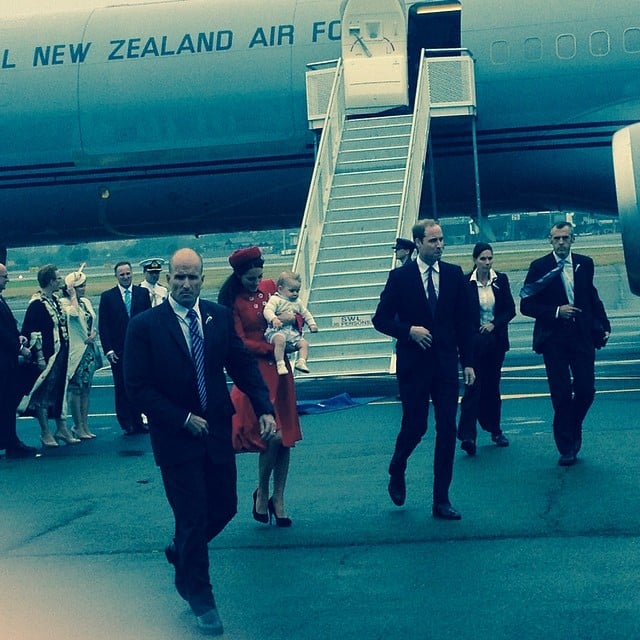 Kate, Will, and George got a special lift from the New Zealand Air Force.
Source: Instagram user sperrypeoplemag