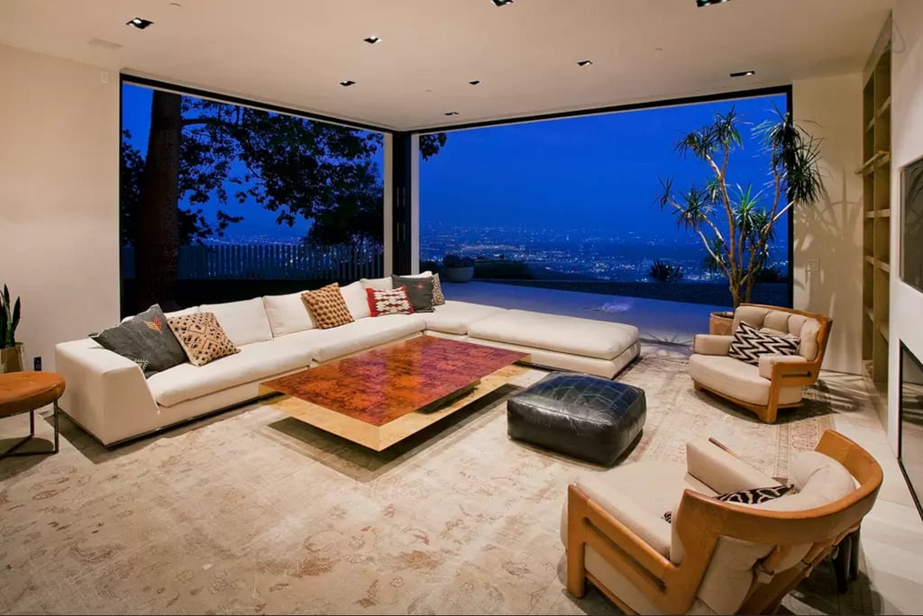 Joe Jonas's Airbnb Rental For Holidays 2015