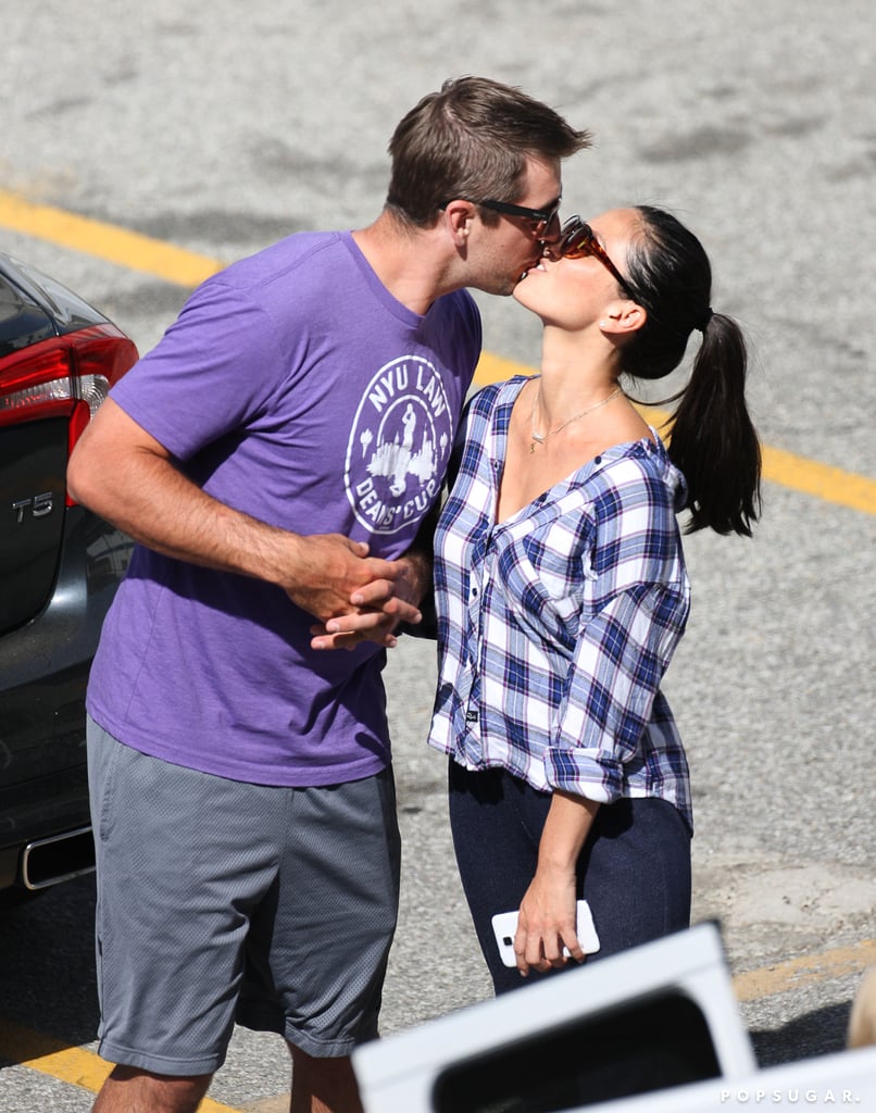 Olivia Munn and Aaron Rodgers Kissing Pictures