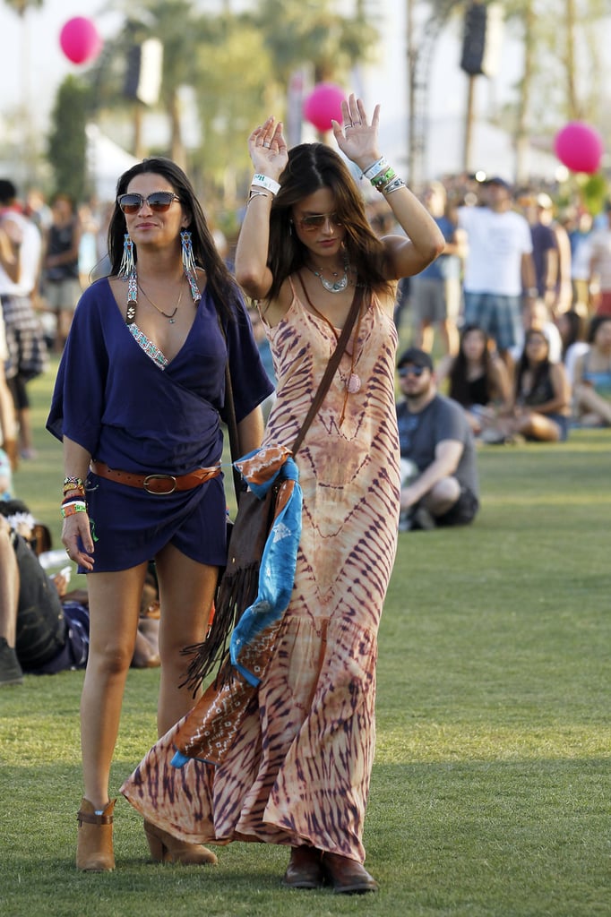 Alessandra Ambrosio waved her hands in the air.