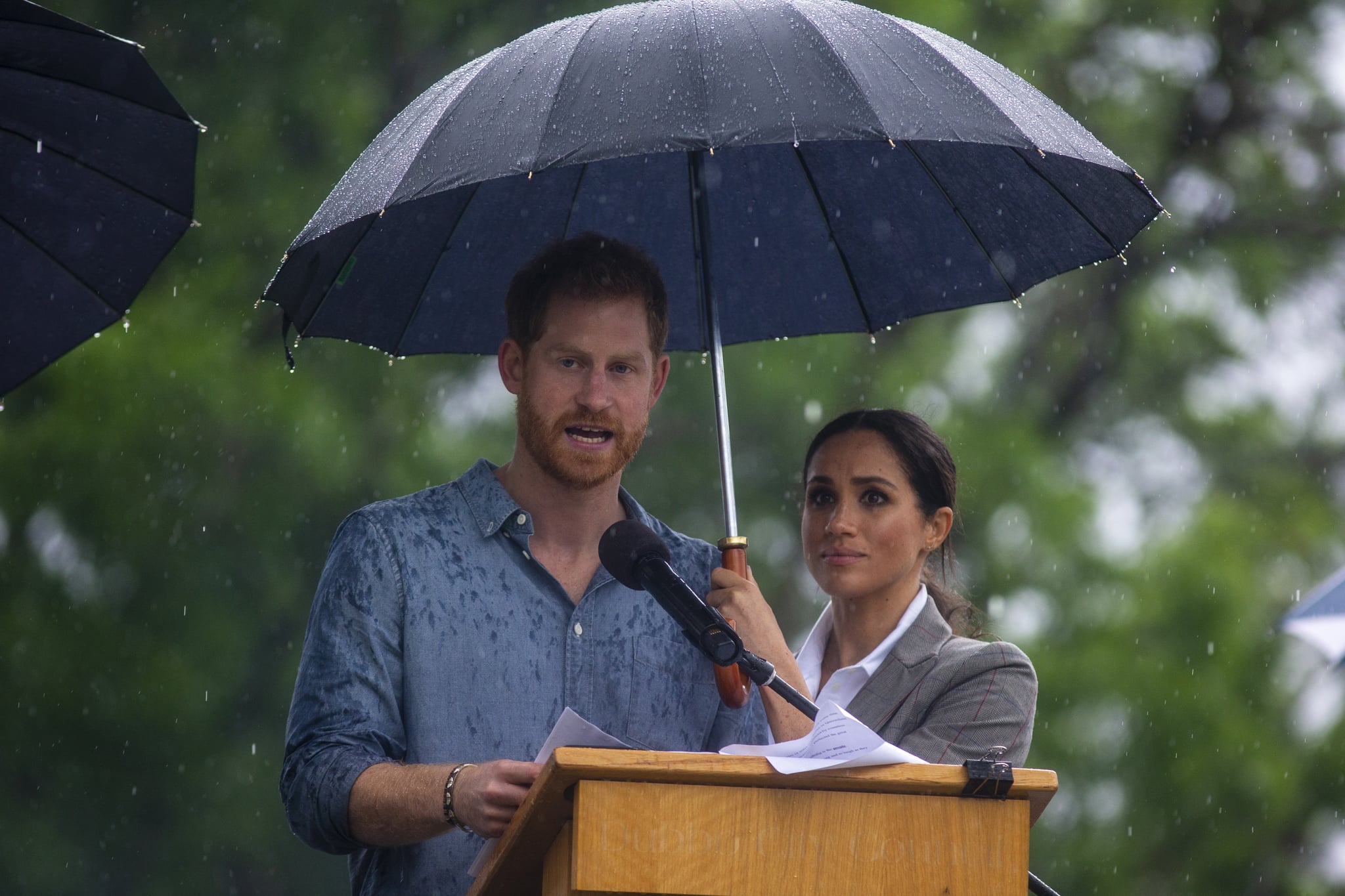 Meghan Markle Holding Prince Harry S Umbrella October 2018 Popsugar Celebrity