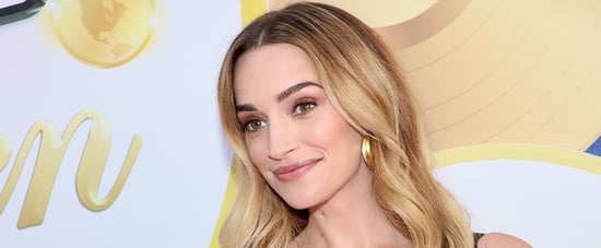 Brianne Howey模式欢迎她的第一个孩子”class=