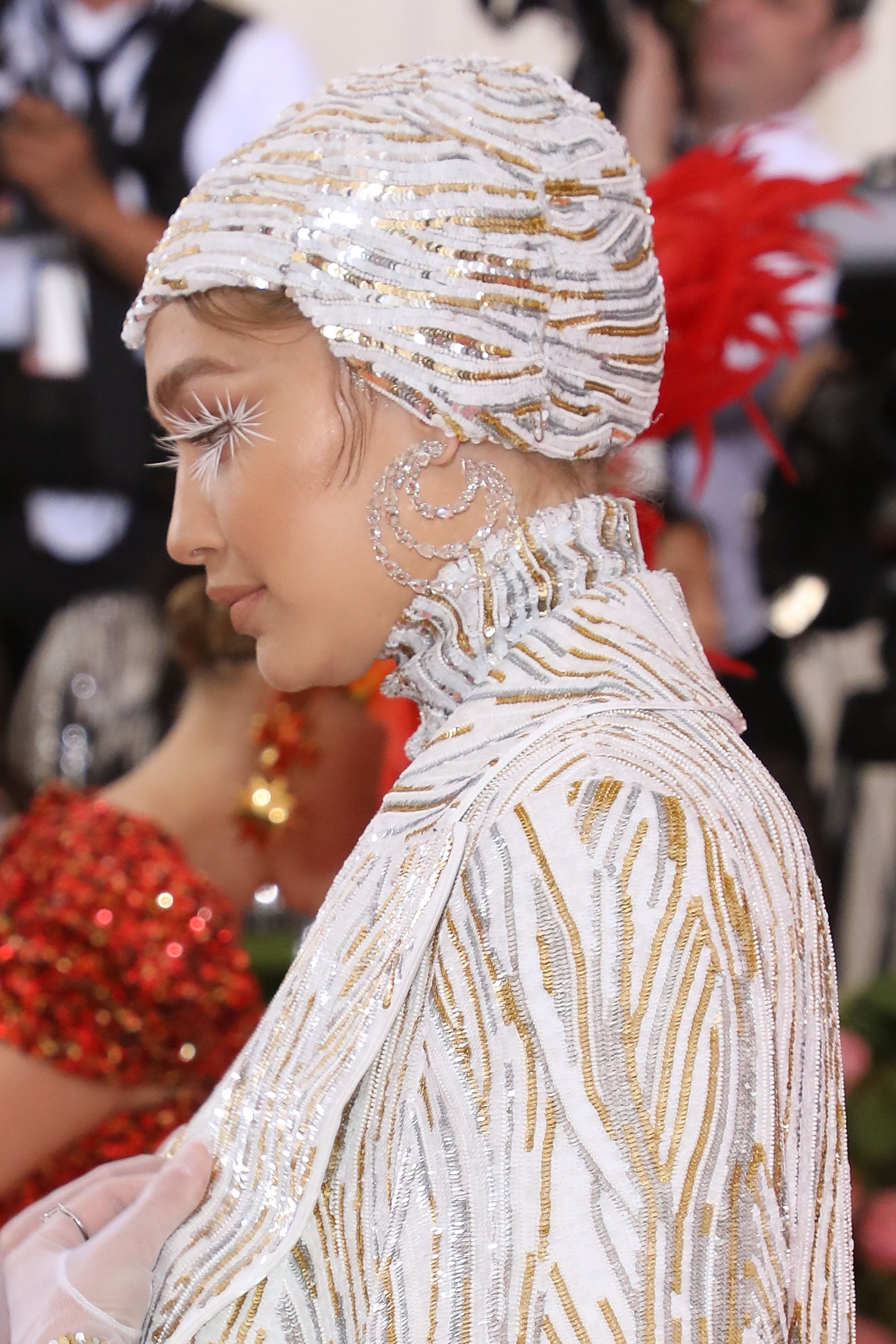 Gigi Hadid Met Gala Makeup 2019 Popsugar Beauty Hey everyone, i'm back after a loong time, once again!i tried my best to revreaye this look, hope you all like it!connect with me: gigi hadid met gala makeup 2019