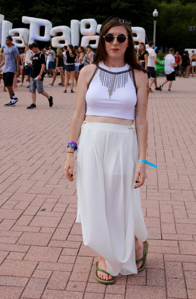 When your Urban Outfitters pants are too long and there's no time for a trip to the tailor, do like this woman did and pin them up yourself for a billowy silhouette.
