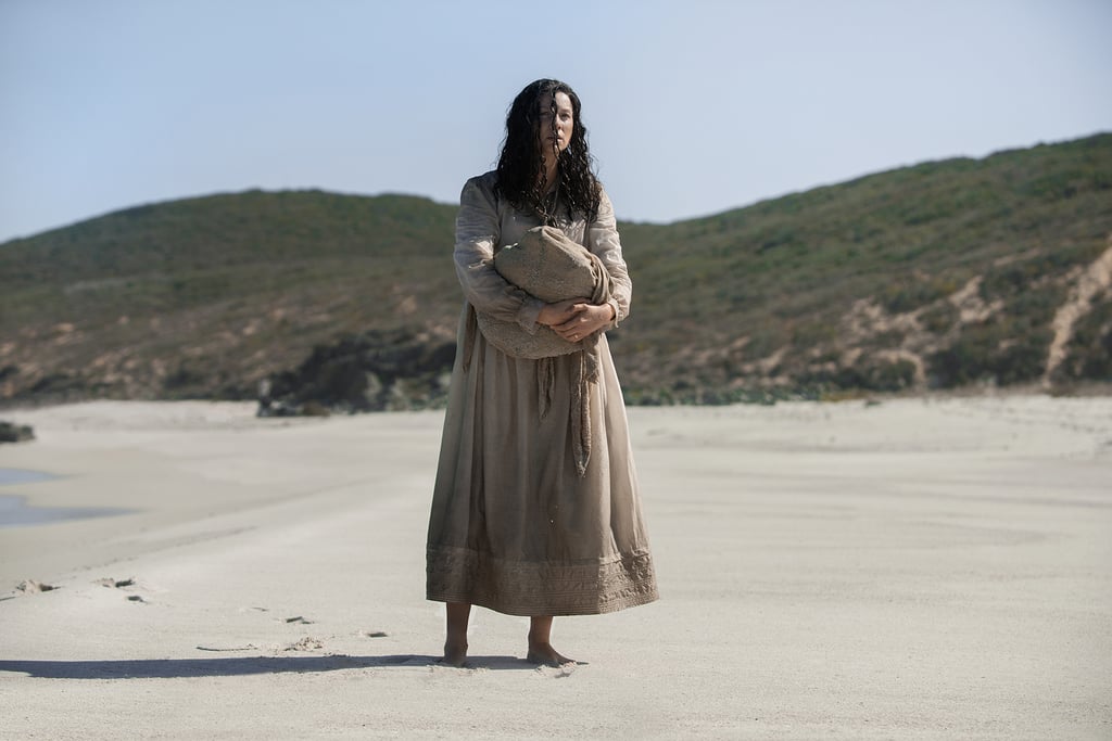 Claire escapes to the Caribbean to warn Jamie of an arrest warrant