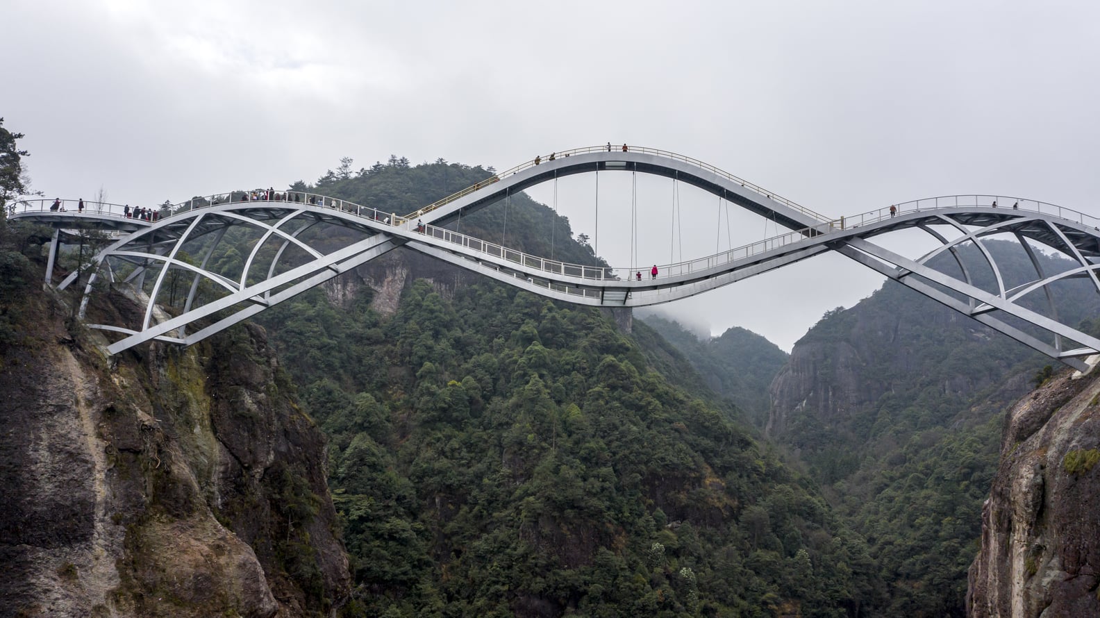 Check Out the Bending Ruyi Bridge in China | PS Smart Living