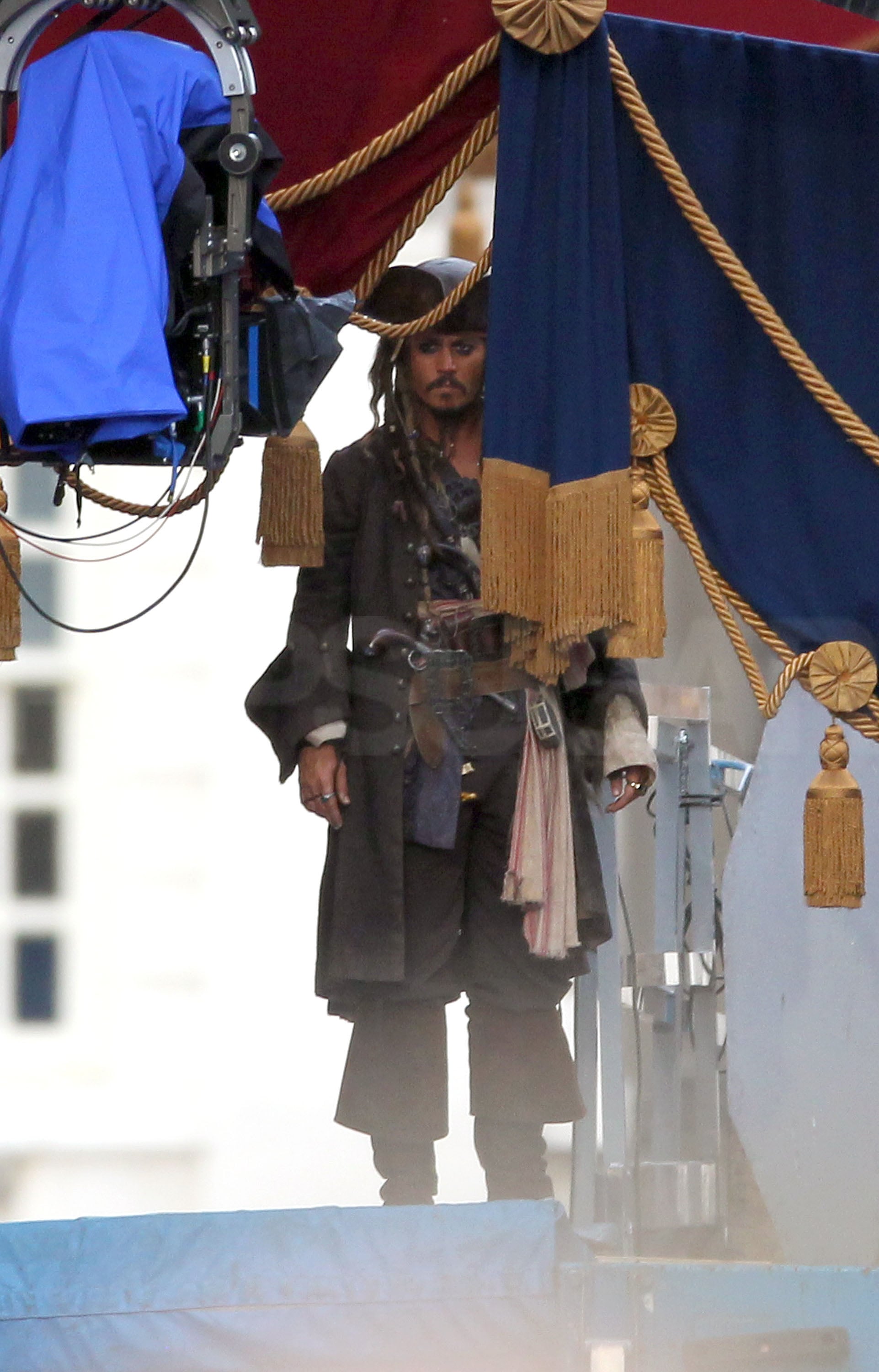 Pictures of Johnny Depp Filming A Stunt For Pirates of the Caribbean 4 ...