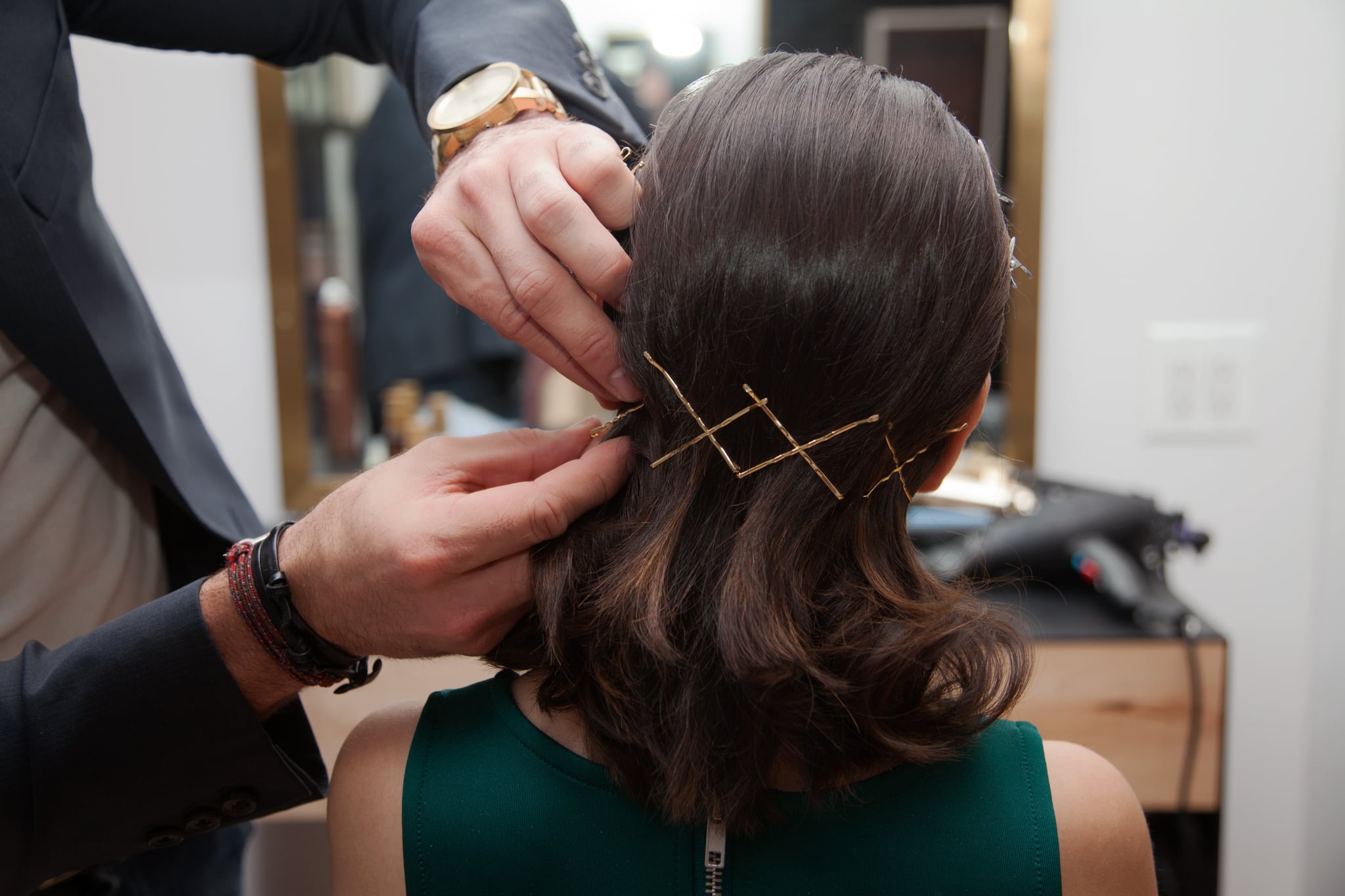 Step 3 Decorate 3 Easy Hairstyles Anyone With Short Hair Can Do