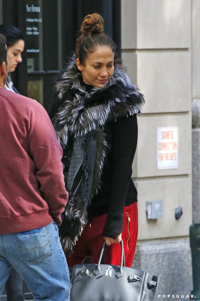 Jennifer Lopez Wearing No Makeup in New York City Oct. 2015 | POPSUGAR Latina Photo 3