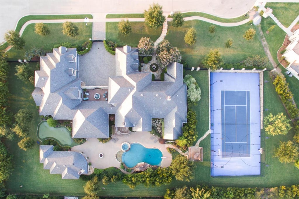 Selena Gomez Selling Her Texas Mansion