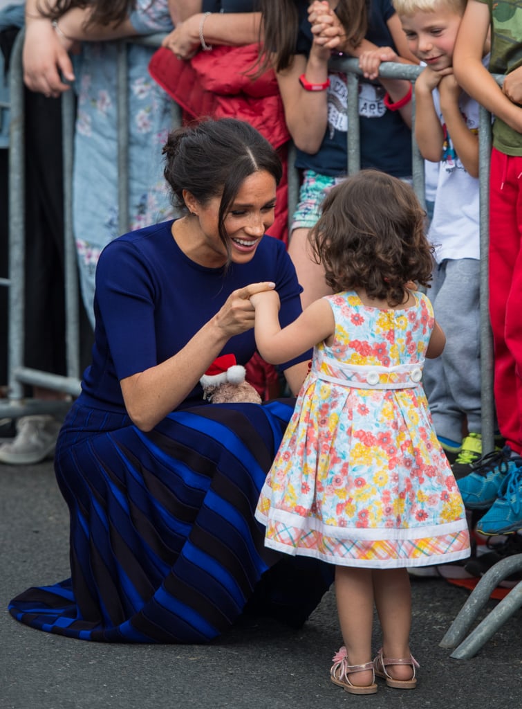 Meghan Markle Hugging Little Girl in New Zealand 2018