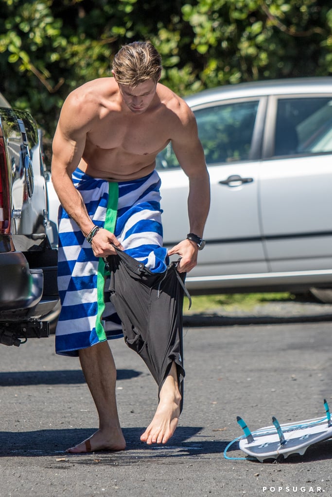 Chris Hemsworth Shirtless After Surfing Pictures Popsugar Celebrity 