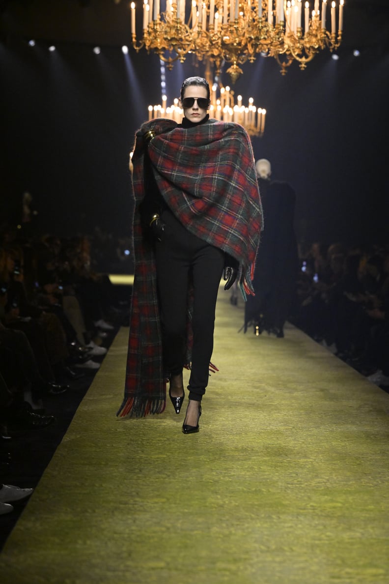 Winter Fashion Trend 2023: Oversize Scarves