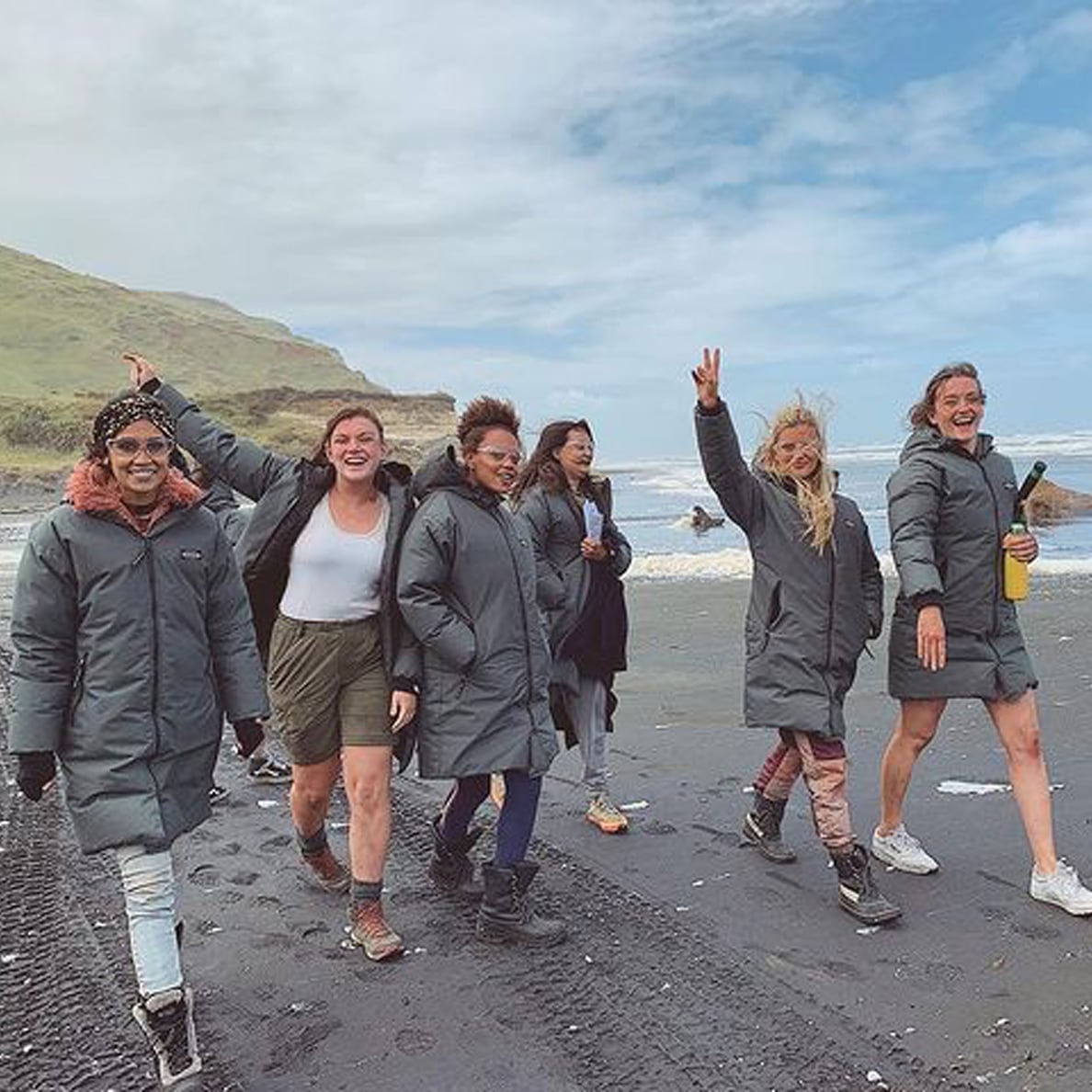 Pictures of the Cast of The Wilds Hanging Out | PS Celebrity