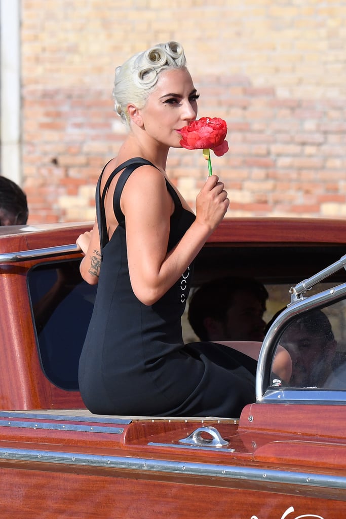 Oh, to be that flower. Oh to be that boat taxi!