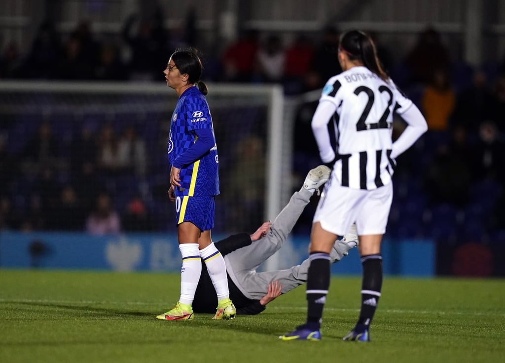 Sam Kerr Takes Down Pitch Invader at Chelsea-Juventus Game