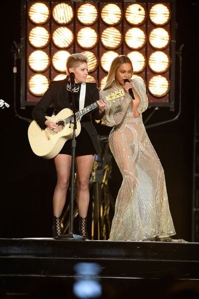 Beyonce at the CMA Awards 2016 Pictures