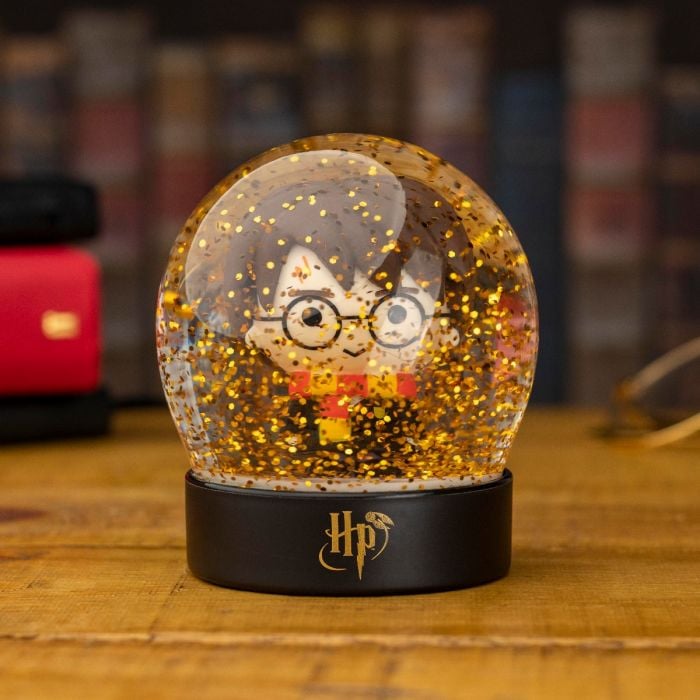 Christmas in the Snow Hogwarts Snow Globe