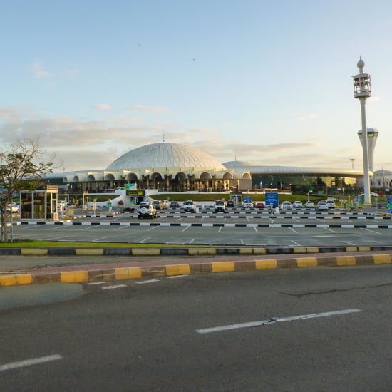 مطار الشارقة يوضح تفاصيل إجراءات عودة المقيمين إلى الإمارات