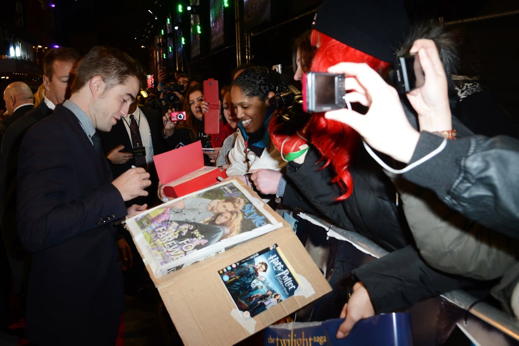 Kristen Shows Skin at Twilight's UK Premiere With Rob and Taylor Kristen Shows Skin at Twilight's UK Premiere With Rob and Taylor