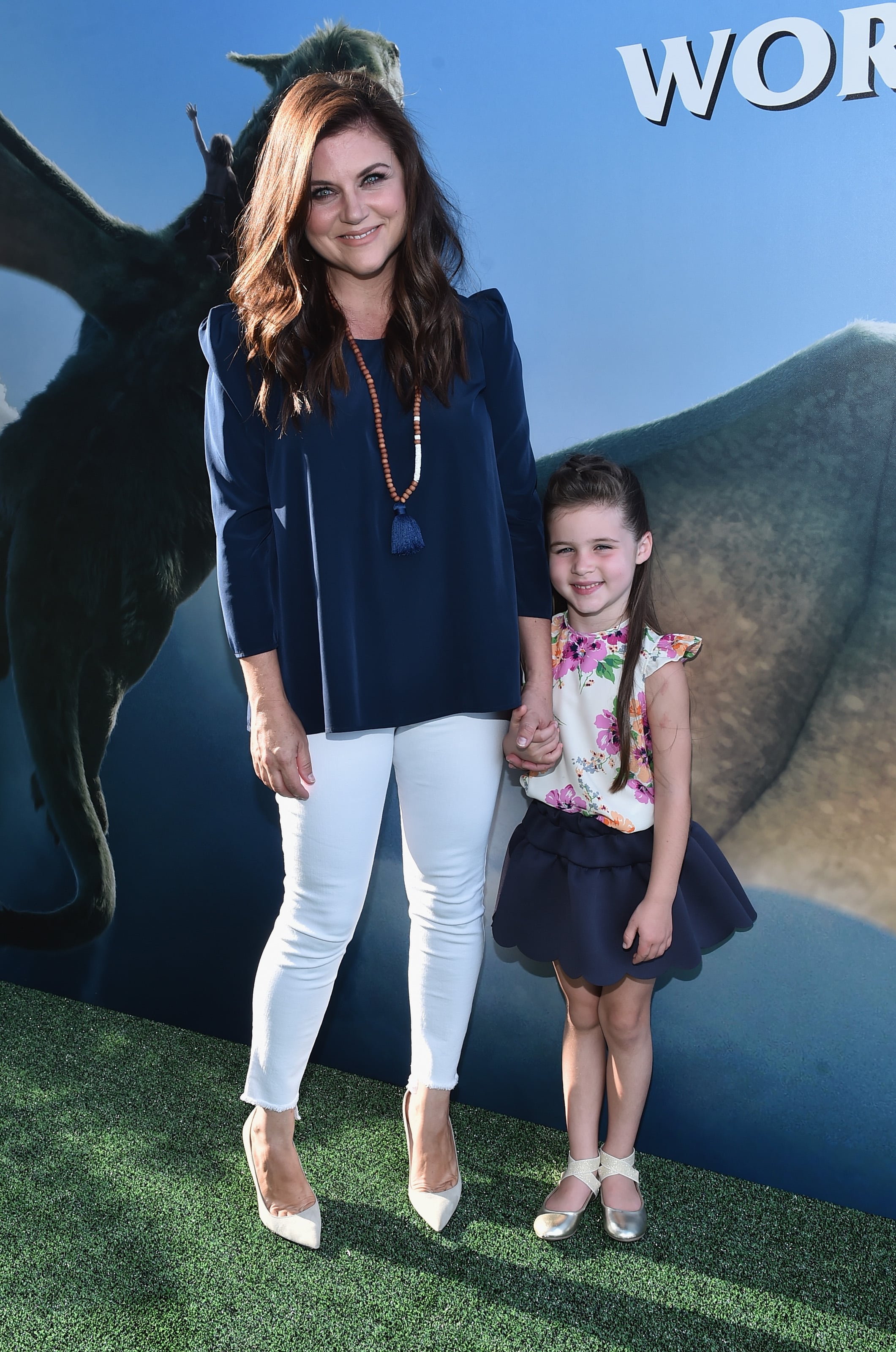 Tiffani Thiessen and Daughter at Pete's Dragon LA Premiere PS Celebrity(02)