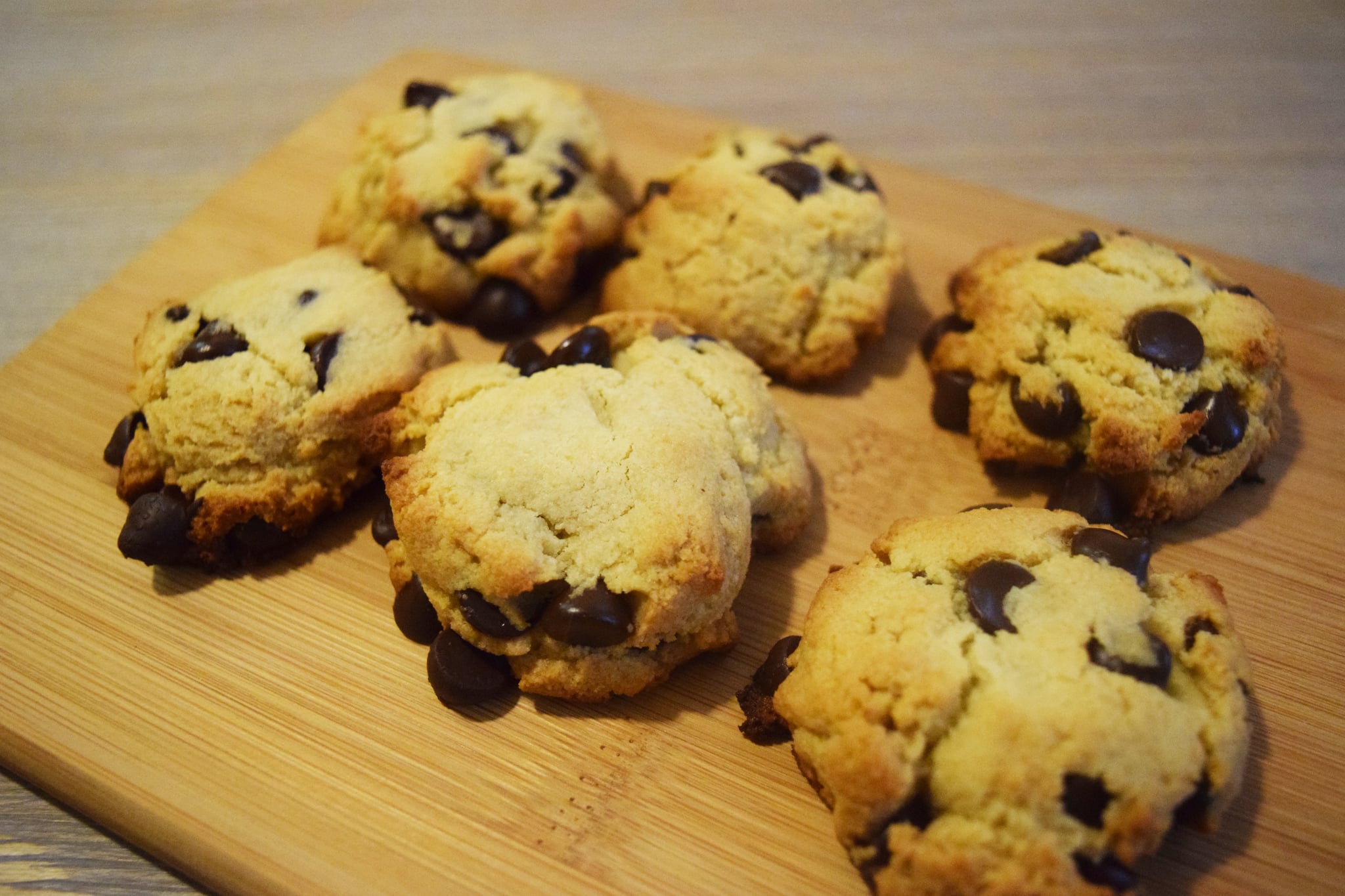 PopsugarFitnessHealthy RecipesGluten-Free Chocolate Chip Cookie RecipeYou Won't Even Miss the Gluten in This Easy Chocolate Chip Cookie RecipeAugust 7, 2017 by Hedy Phillips234 SharesChat with us on Facebook Messenger. Learn what's trending across POPSUGAR.Image Source: POPSUGAR Photography / Sheila GimThese gluten-free, dairy-free cookies are ones I developed when creating allergen-free recipes for the Alameda County Fair in California a few years ago. I've always loved to bake and found traditional baking to be too easy, so I started tweaking recipes to be allergen-free, which proved to be more fun and more challenging. These came out of many experiments and were my first entry into the fair's baking contest. The first year I entered them, they took an honorable mention in the regular cookie category, but the following year, one of the contest coordinators called me and said they were adding a gluten-free category and they wanted to be sure I entered. Related:6 Gluten-Free Flour Alternatives and Exactly How - 웹