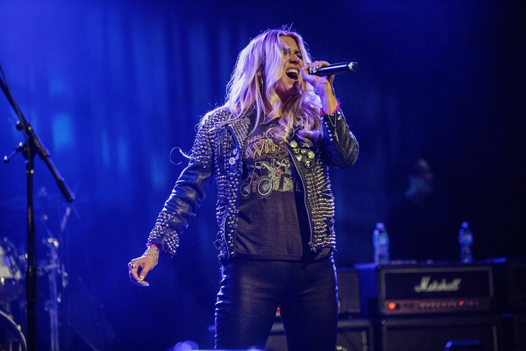 Kesha Crying During "Praying" at a Concert Video July 2018