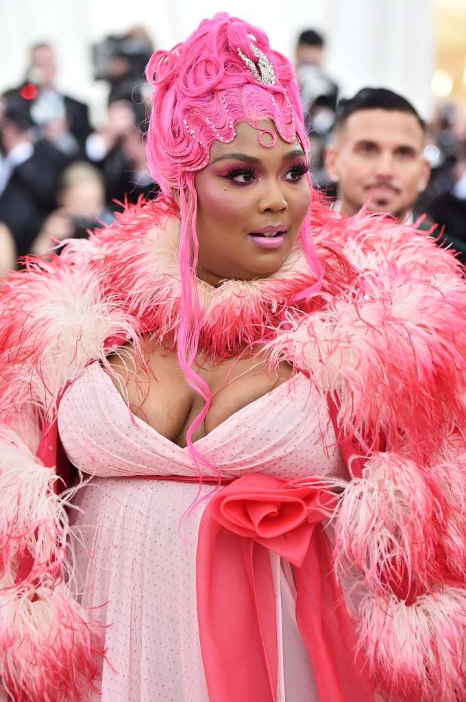 Lizzo Wearing Her Met Gala Outfit at the Airport Video