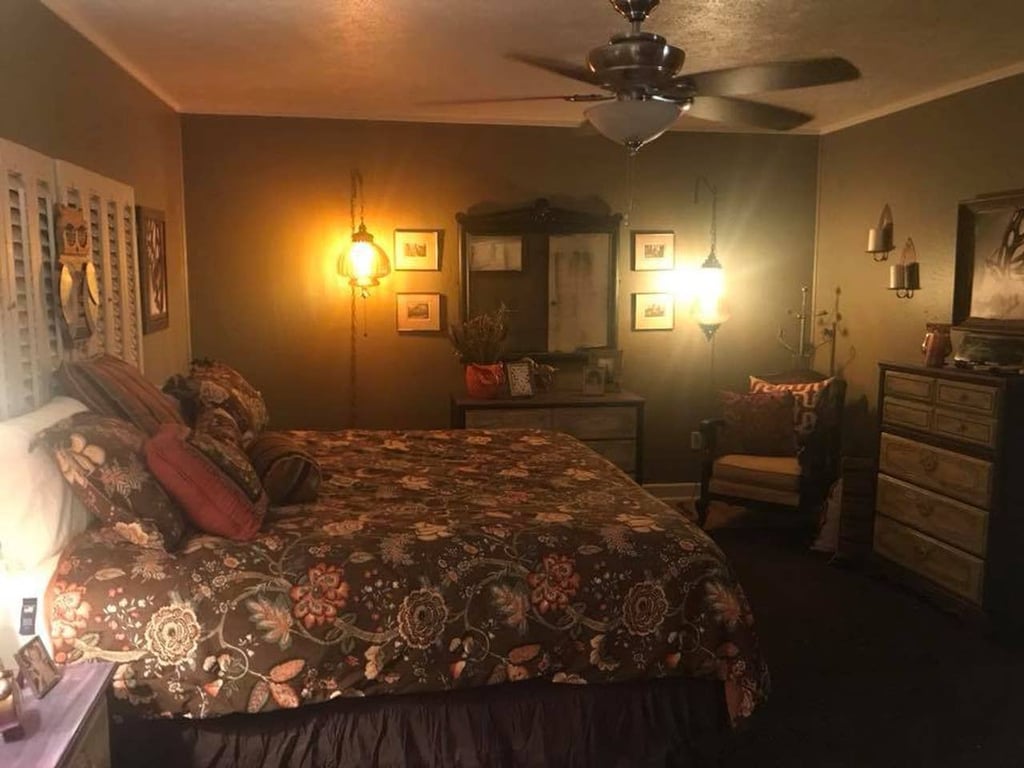 The Golden Girls Guesthouse Airbnb Rental