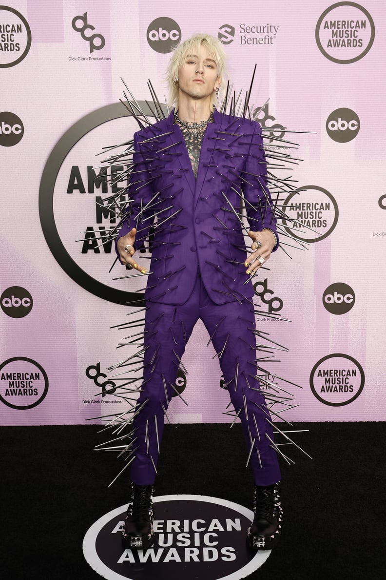 Machine Gun Kelly at the 2022 American Music Awards