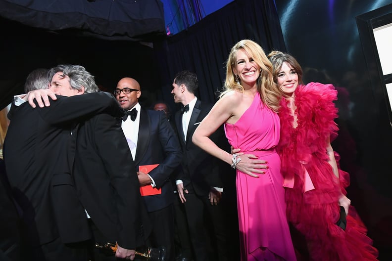 Julia Roberts and Linda Cardellini at the 2019 Oscars