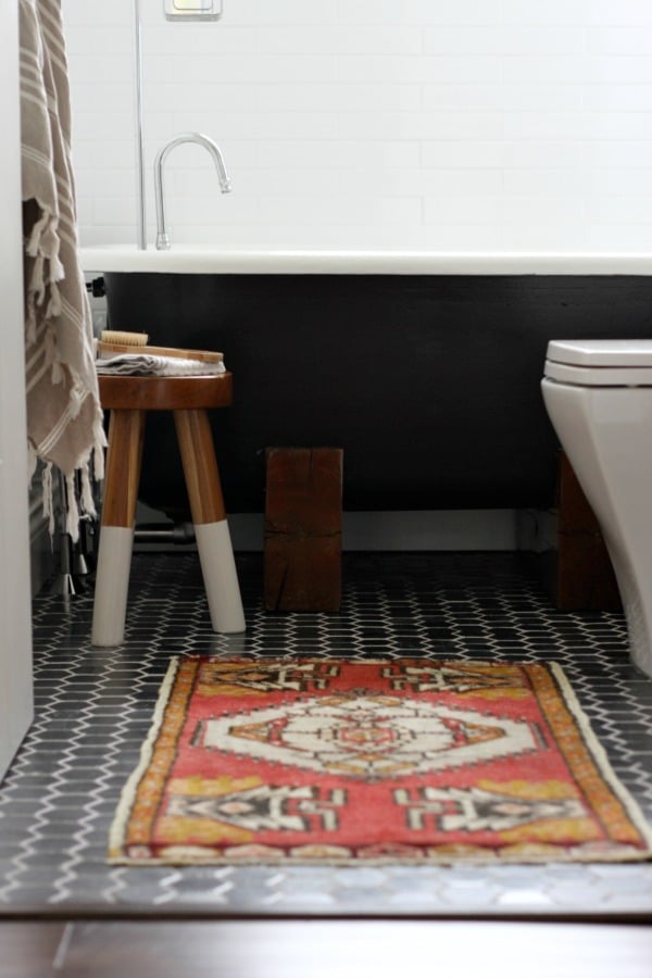 Kamar mandi yang nyaman bisa menjadi ruang favorit Anda di rumah (sumber: popsugar.com)