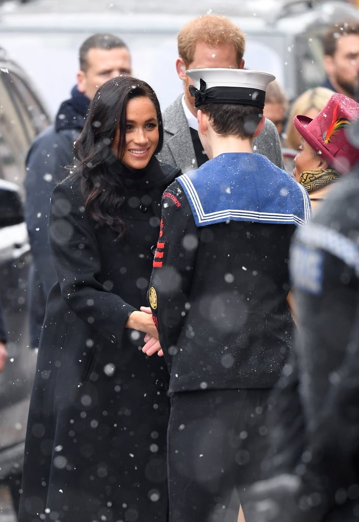Meghan Markle Not Wearing Gloves While Shaking Hands Photos