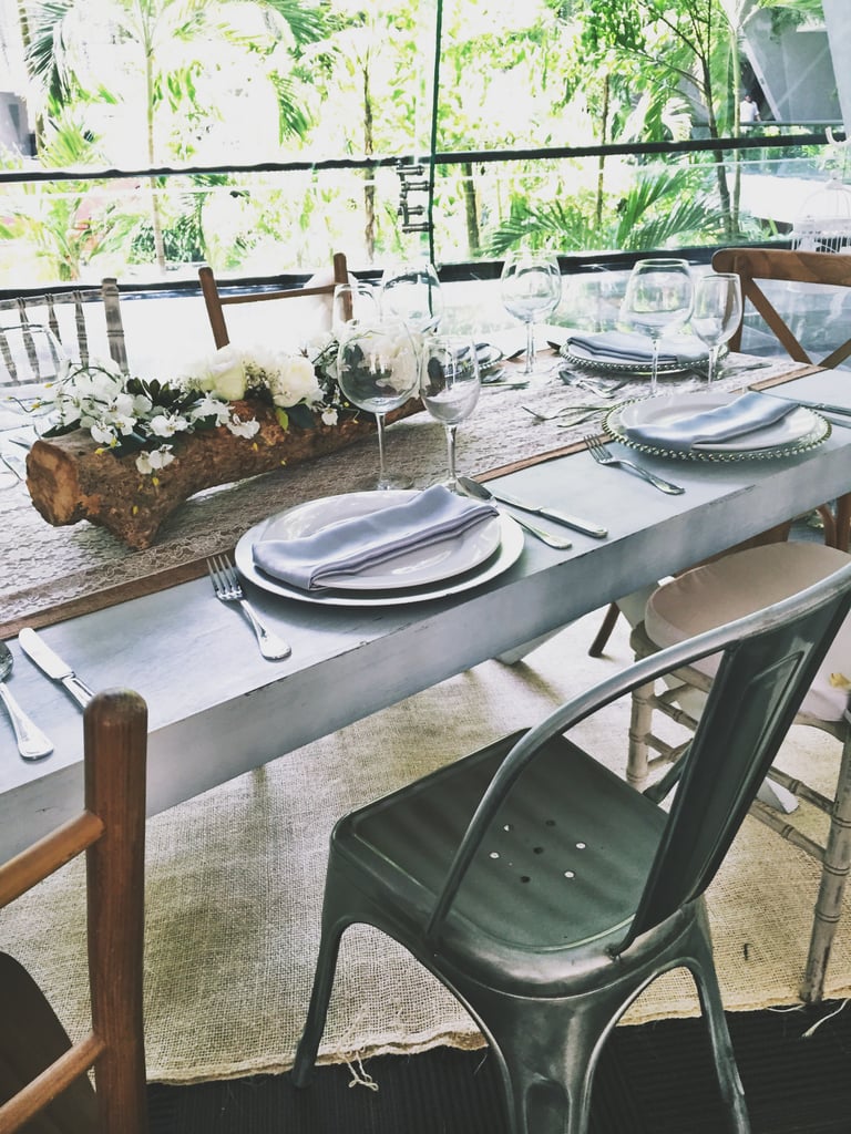 And don't think you have to do the traditional beach decor just because you're in Mexico! This rustic-modern setup is a chic twist on the classic beach look.
