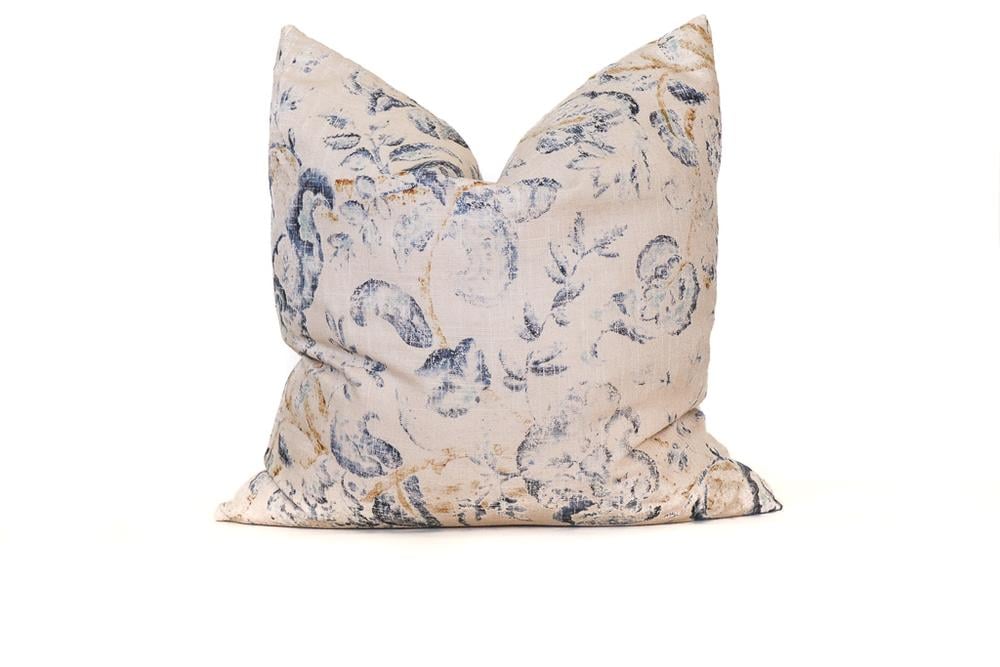 Effortless Composition Rosa Pillow