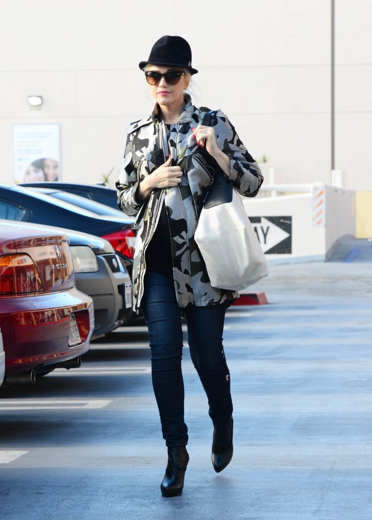 With a camo coat thrown over her jeans and a t-shirt, Gwen made her running-errands look way more stylish than most.