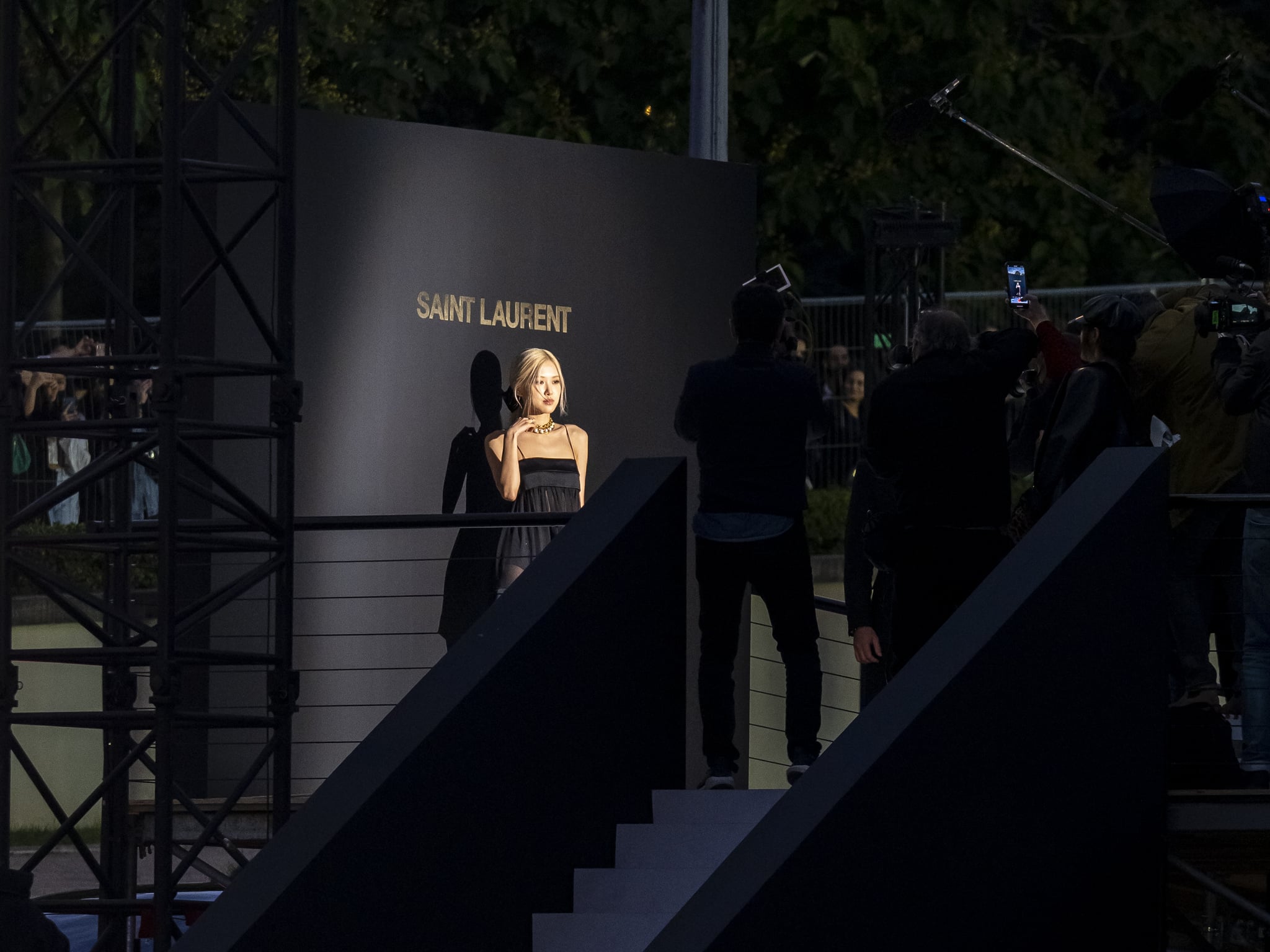 Blackpink S Rose Looks Chic In Saint Laurent At Pfw Popsugar Fashion