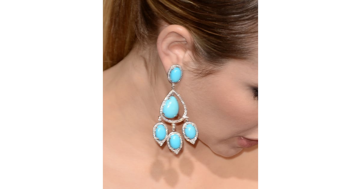 Emma Roberts's beautiful blue earrings made us want our ...