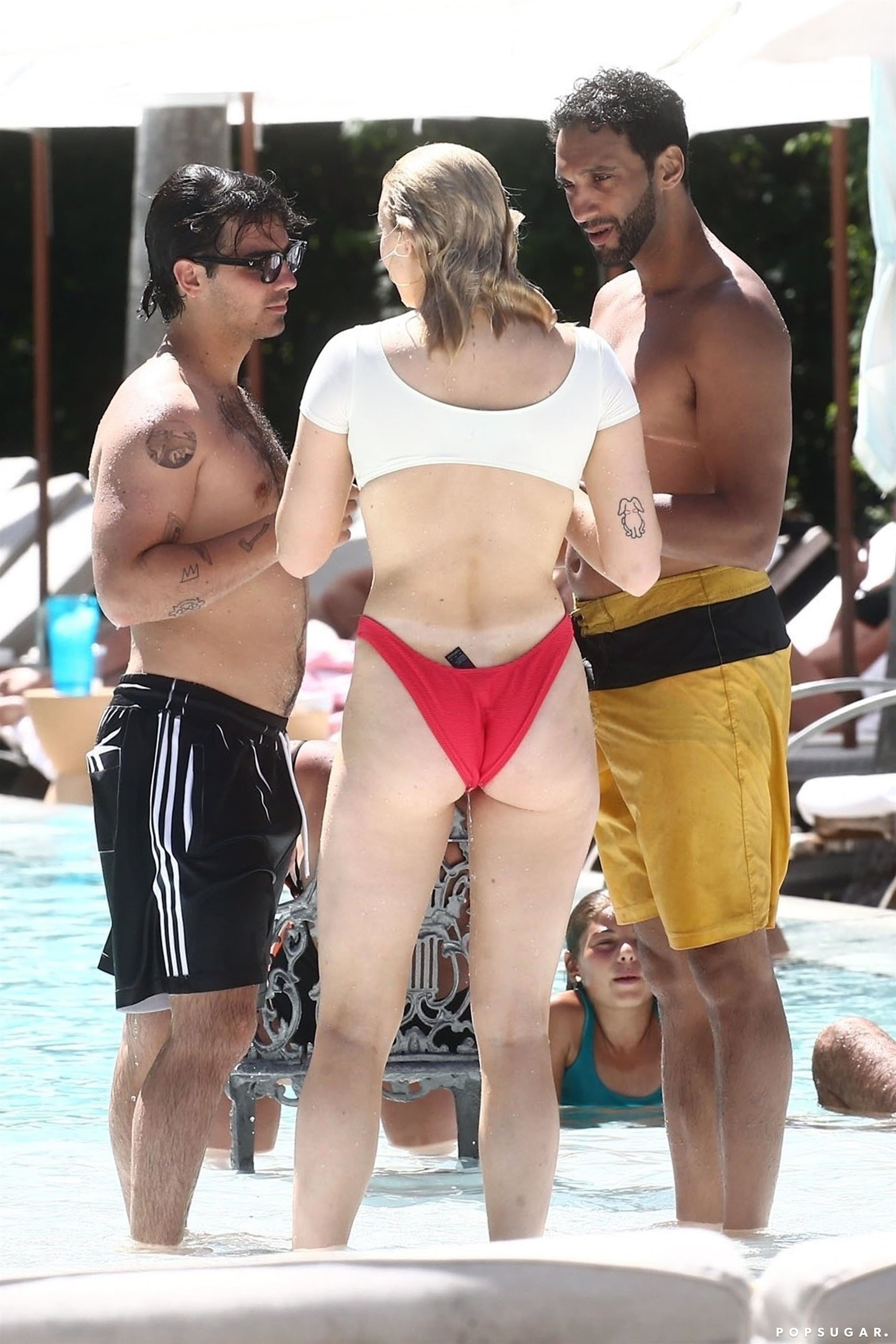 Celebrity Gossip & News | Joe Jonas and Sophie Turner’s Poolside 