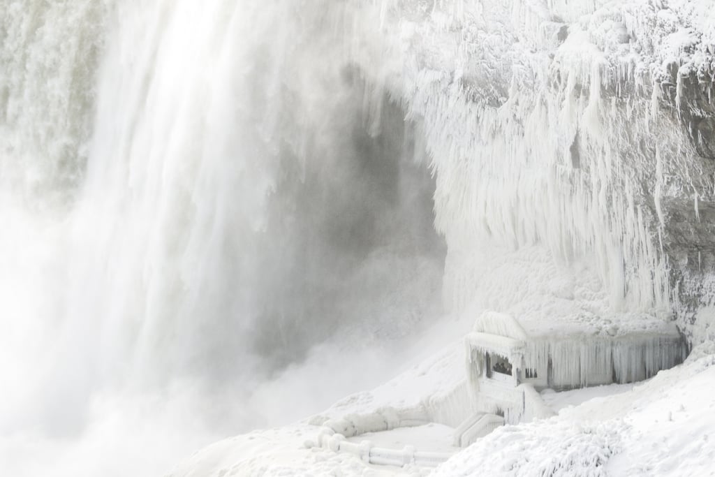 Frozen Niagara Falls Photos