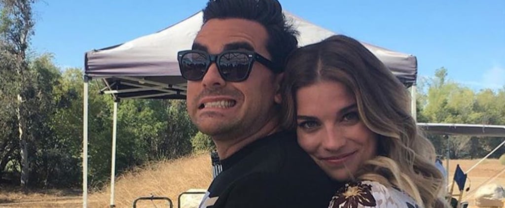 These Behind-the-Scenes Photos of the Schitt's Creek Cast Have Me Weeping Like a Bébé